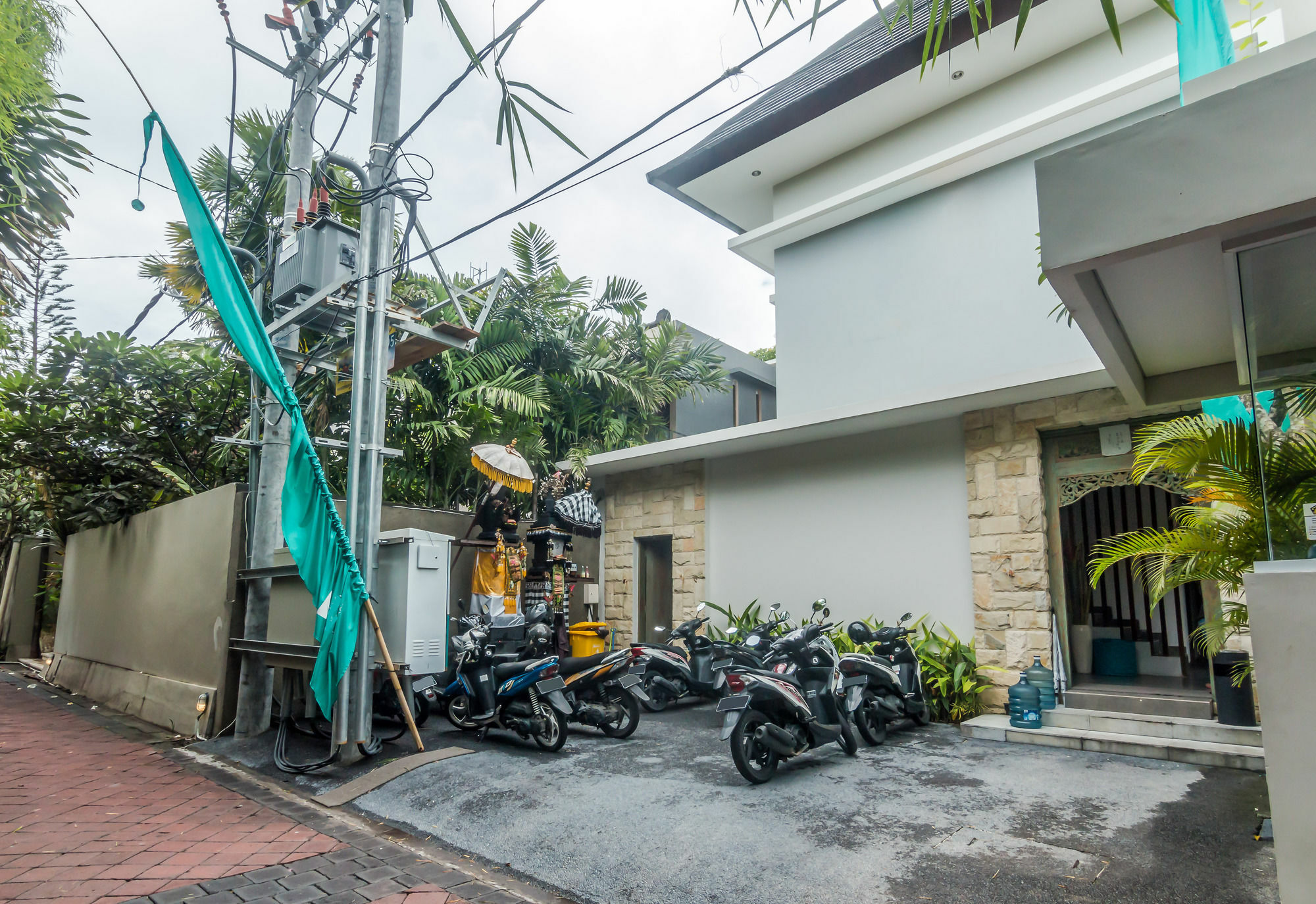 Zen Rooms Seminyak Kayu Jati Экстерьер фото